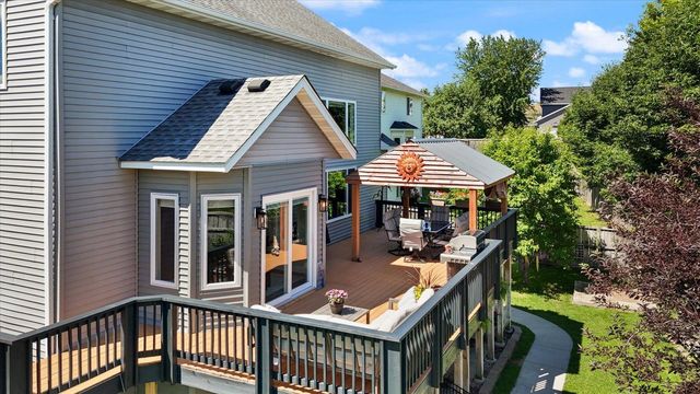 2727 Viola Court, Shakopee, MN 55379