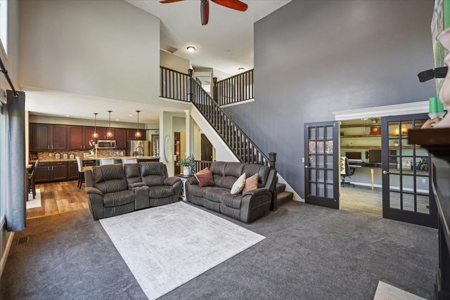 2727 Viola Court, Shakopee, MN 55379
