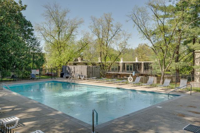 3000 Hillsboro Pike Apt 8, Nashville, TN 37215