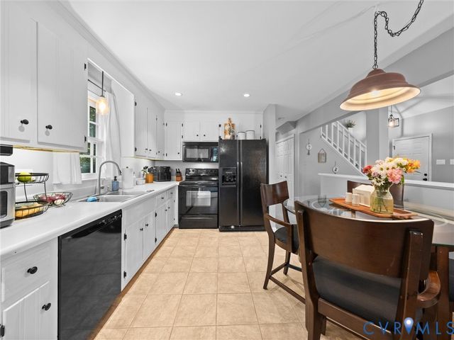 8212 Stone River Ct, Chesterfield, VA 23235