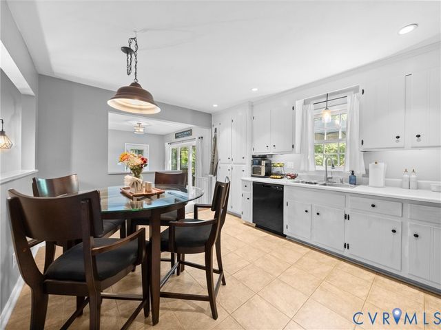 8212 Stone River Ct, Chesterfield, VA 23235