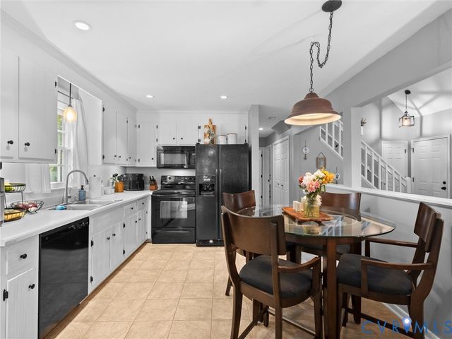 8212 Stone River Ct, Chesterfield, VA 23235
