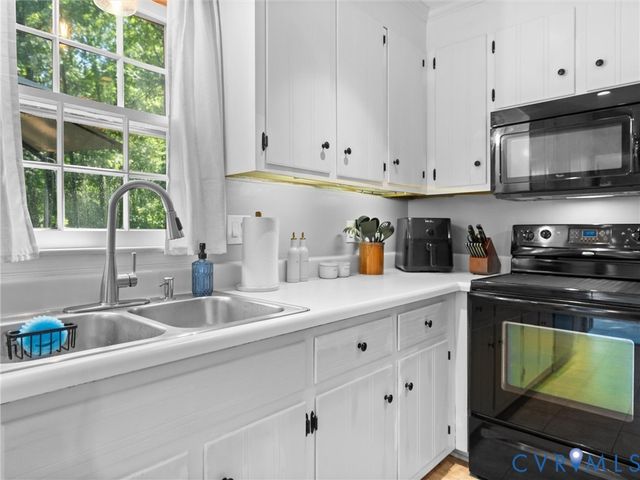 8212 Stone River Ct, Chesterfield, VA 23235
