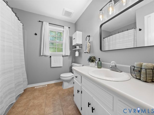 8212 Stone River Ct, Chesterfield, VA 23235