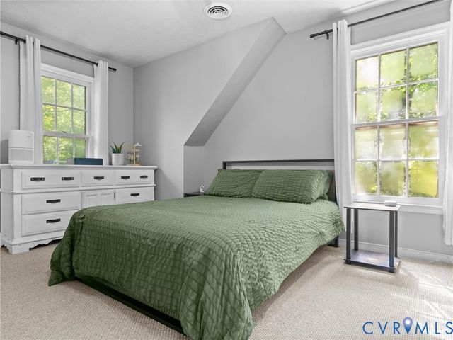 8212 Stone River Ct, Chesterfield, VA 23235