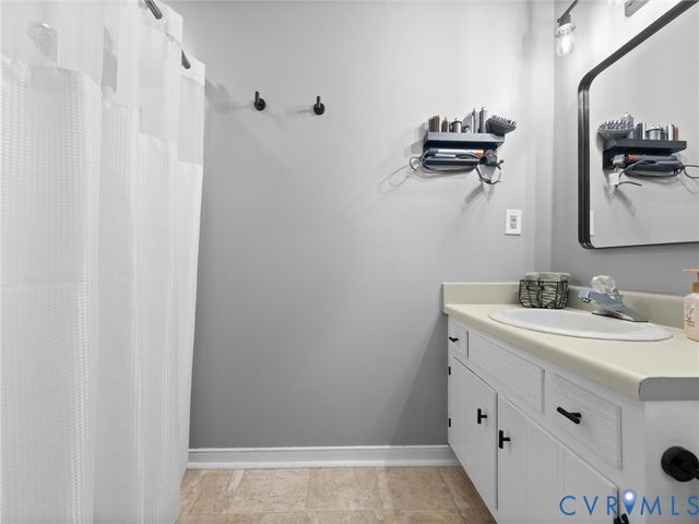 8212 Stone River Ct, Chesterfield, VA 23235