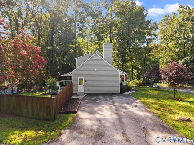 8212 Stone River Ct, Chesterfield, VA 23235