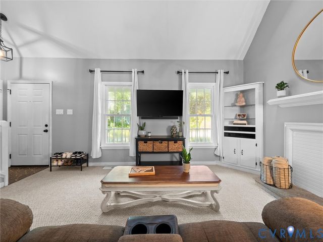 8212 Stone River Ct, Chesterfield, VA 23235
