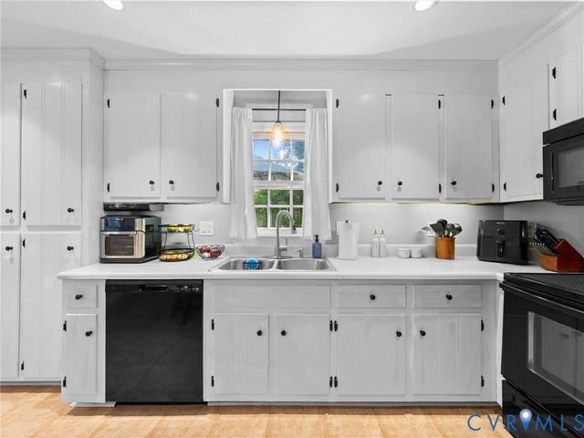 8212 Stone River Ct, Chesterfield, VA 23235