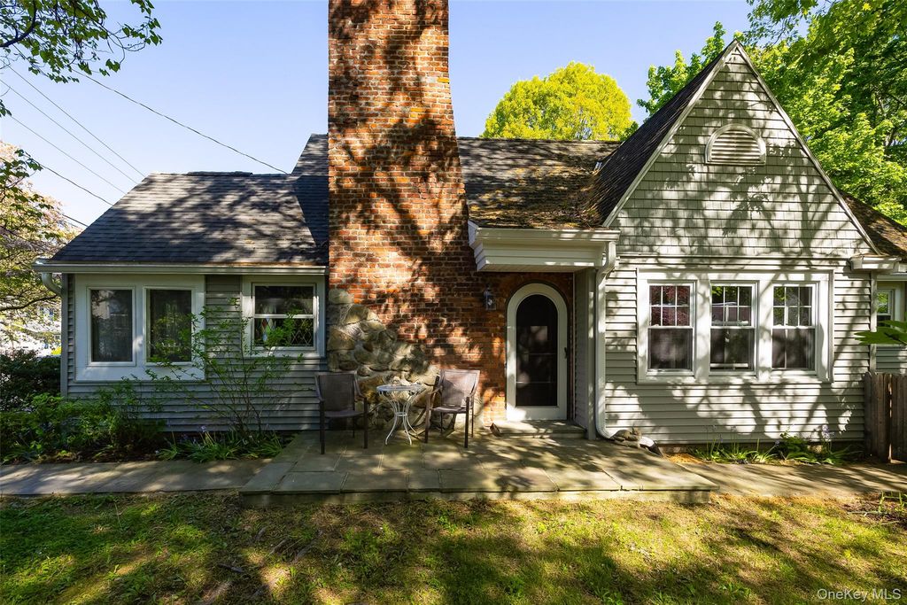 30 Marple Road, Poughkeepsie, NY 12603