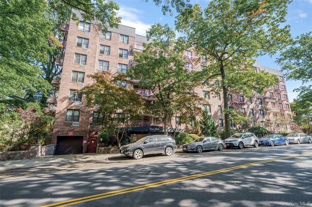 43-25 Douglaston Parkway 6K, Douglaston, NY 11363