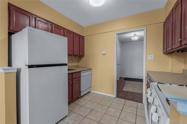 43-25 Douglaston Parkway 6K, Douglaston, NY 11363