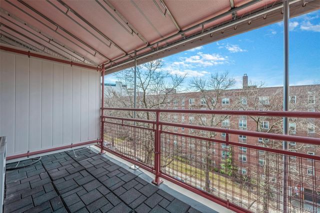 43-25 Douglaston Parkway 6K, Douglaston, NY 11363