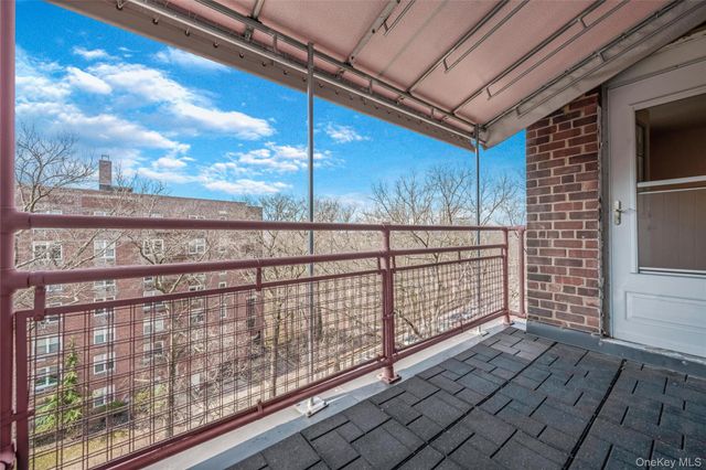 43-25 Douglaston Parkway 6K, Douglaston, NY 11363