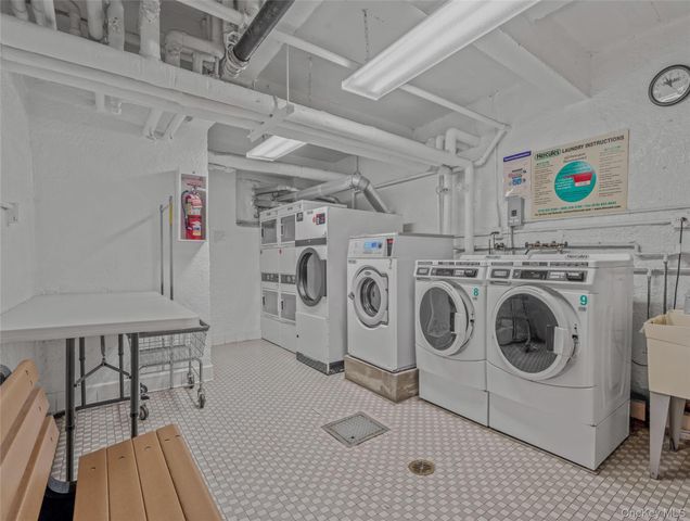 43-25 Douglaston Parkway 6K, Douglaston, NY 11363