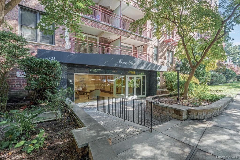 43-25 Douglaston Parkway 6K, Douglaston, NY 11363