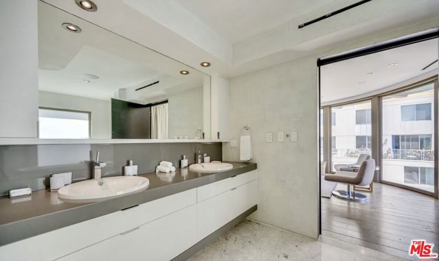 11 Marine Terrace 5, Santa Monica, CA 90401