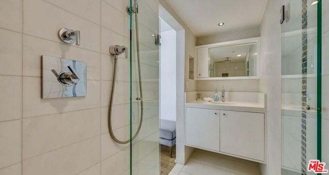 11 Marine Terrace 5, Santa Monica, CA 90401