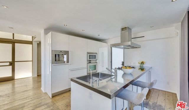 11 Marine Terrace 5, Santa Monica, CA 90401