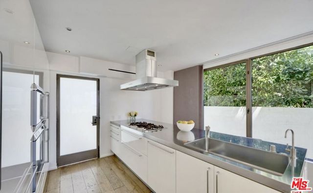 11 Marine Terrace 5, Santa Monica, CA 90401