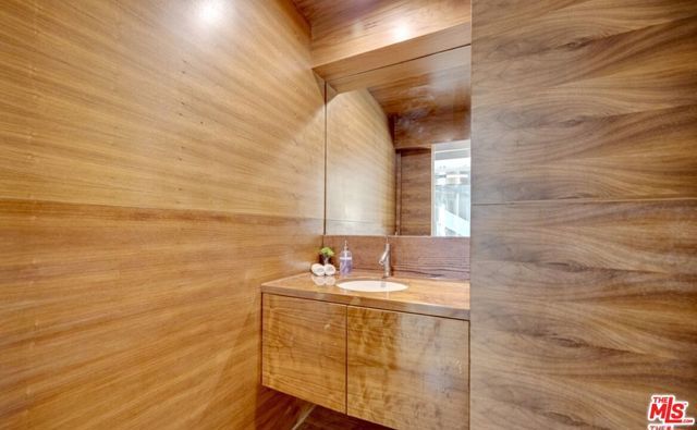 11 Marine Terrace 5, Santa Monica, CA 90401