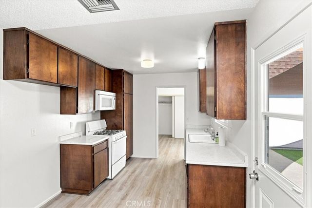 828 E Highland Avenue, Redlands, CA 92374