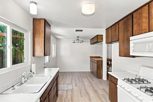 828 E Highland Avenue, Redlands, CA 92374