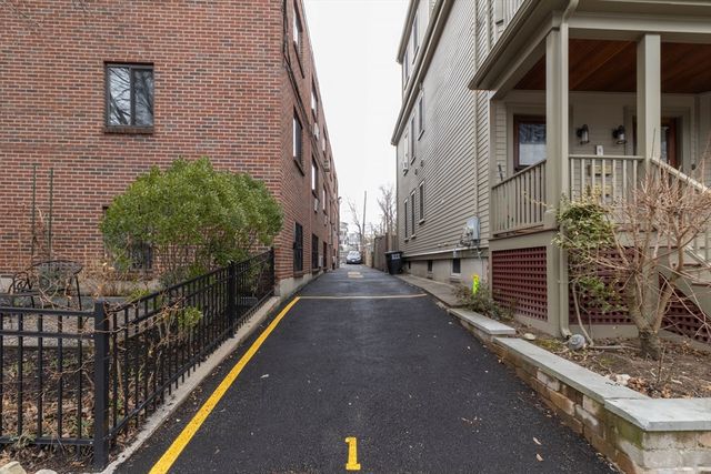 25 Linden Ave 1, Somerville, MA 02143