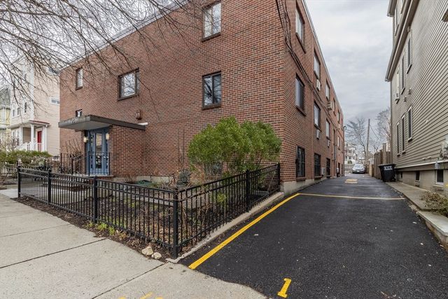 25 Linden Ave 1, Somerville, MA 02143