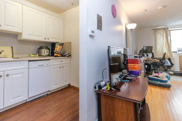 25 Linden Ave 1, Somerville, MA 02143