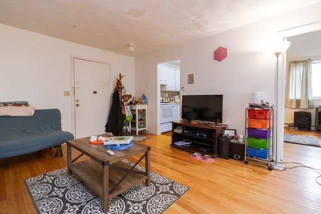 25 Linden Ave 1, Somerville, MA 02143