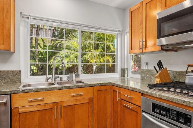 7102 Primrose Way, Carlsbad, CA 92011