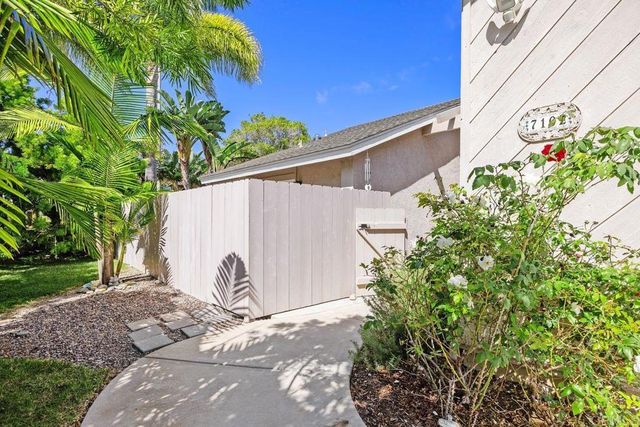 7102 Primrose Way, Carlsbad, CA 92011