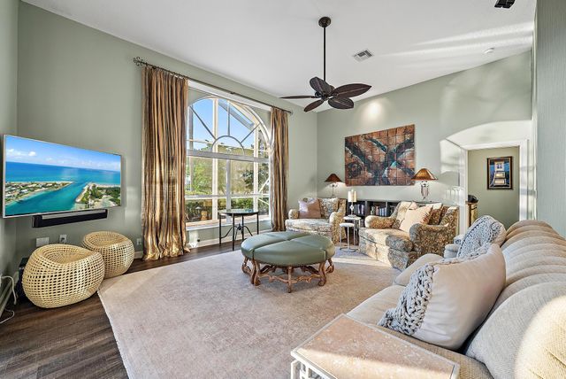 52 Cayman Place, Palm Beach Gardens, FL 33418