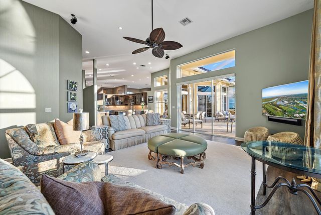 52 Cayman Place, Palm Beach Gardens, FL 33418