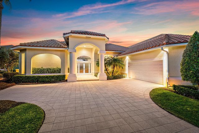 52 Cayman Place, Palm Beach Gardens, FL 33418