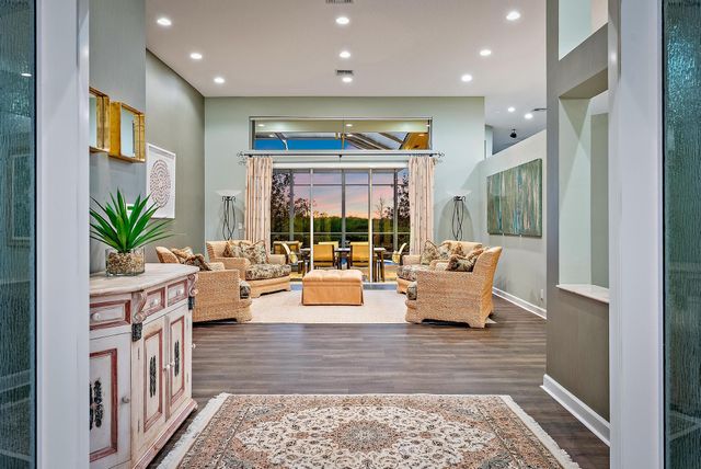 52 Cayman Place, Palm Beach Gardens, FL 33418