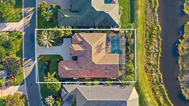 52 Cayman Place, Palm Beach Gardens, FL 33418