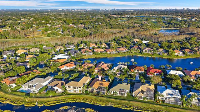 52 Cayman Place, Palm Beach Gardens, FL 33418