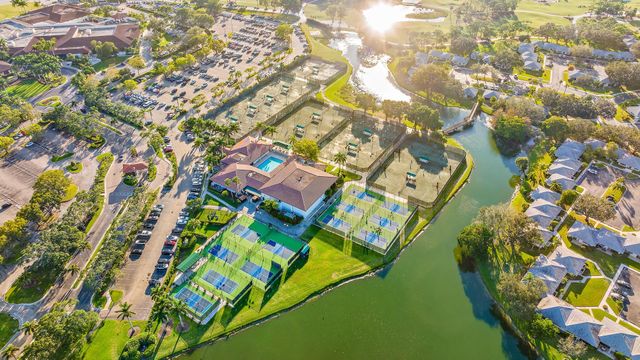 52 Cayman Place, Palm Beach Gardens, FL 33418