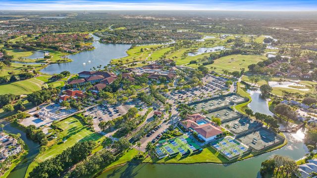 52 Cayman Place, Palm Beach Gardens, FL 33418