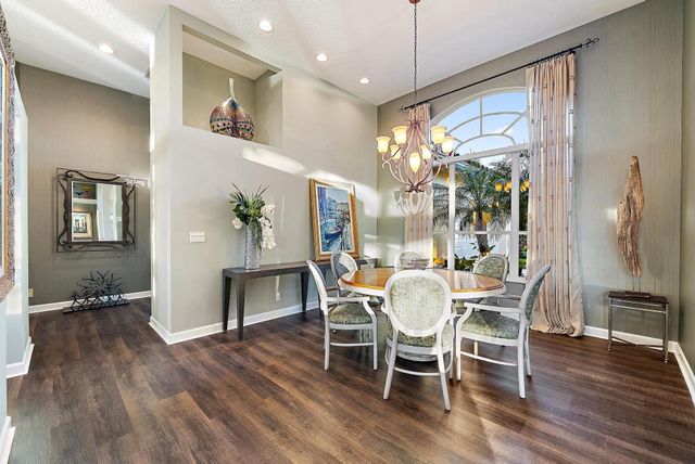 52 Cayman Place, Palm Beach Gardens, FL 33418