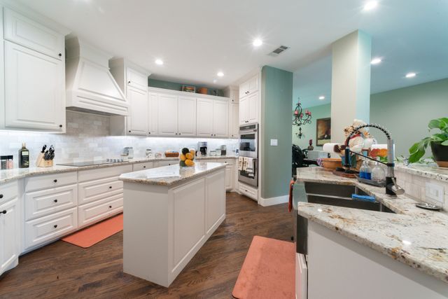 131 Lakeway Lane, Gun Barrel City, TX 75156