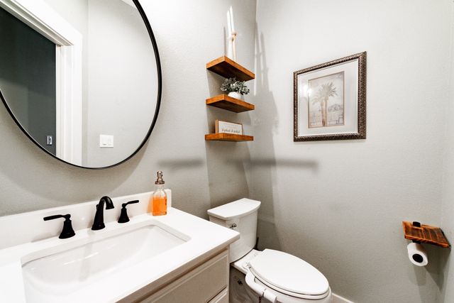 131 Lakeway Lane, Gun Barrel City, TX 75156