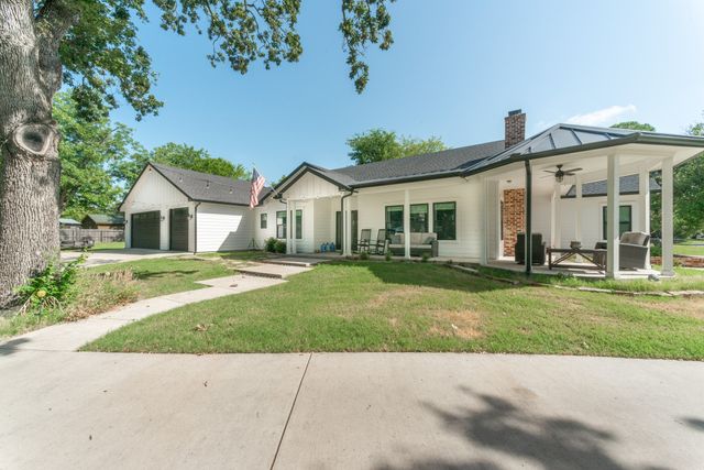 131 Lakeway Lane, Gun Barrel City, TX 75156
