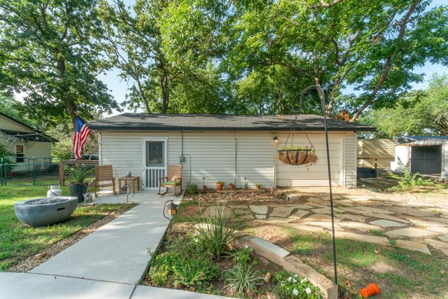 131 Lakeway Lane, Gun Barrel City, TX 75156