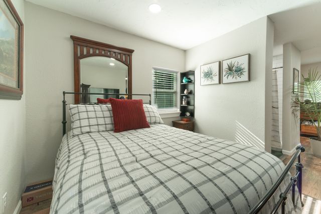 131 Lakeway Lane, Gun Barrel City, TX 75156