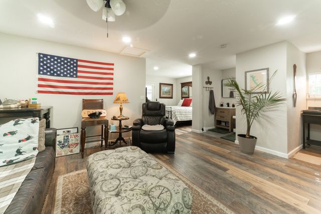 131 Lakeway Lane, Gun Barrel City, TX 75156