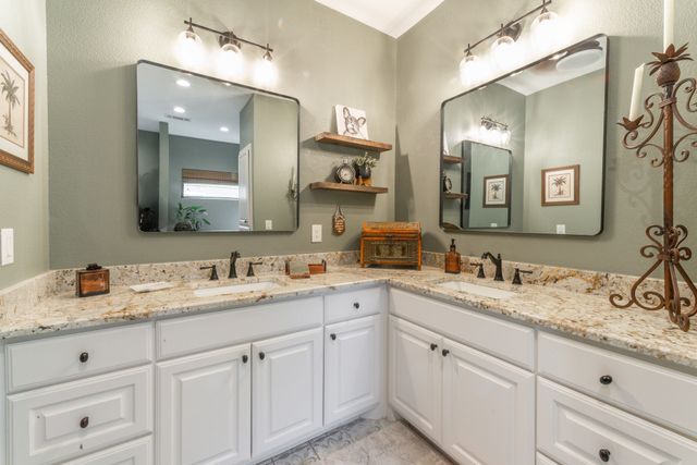 131 Lakeway Lane, Gun Barrel City, TX 75156