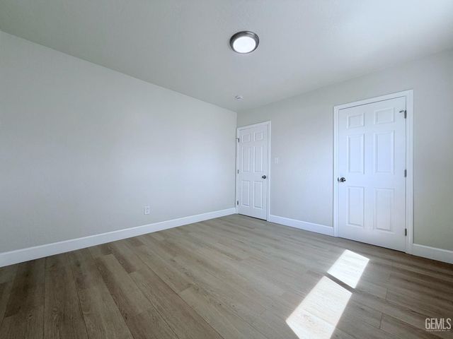 360 E Orange Avenue, Shafter, CA 93263